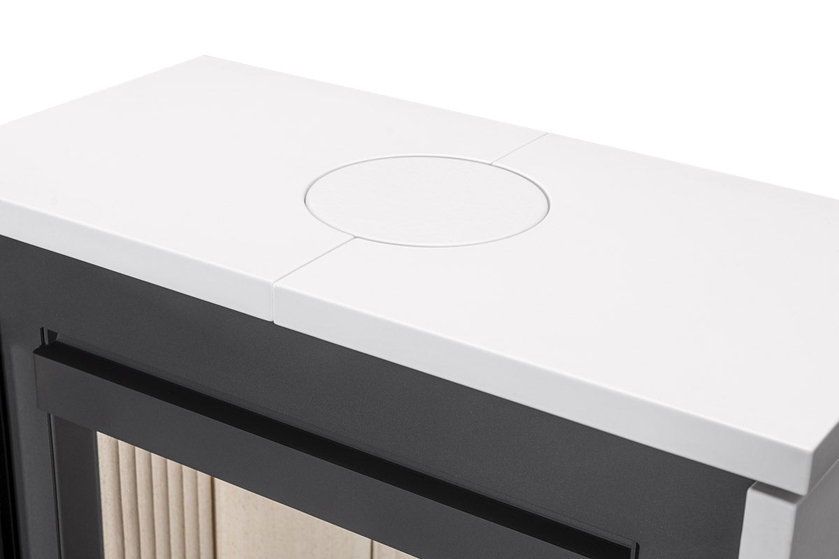 Detaliu piatra ceramica alba in partea superioara a sobei Aledo G