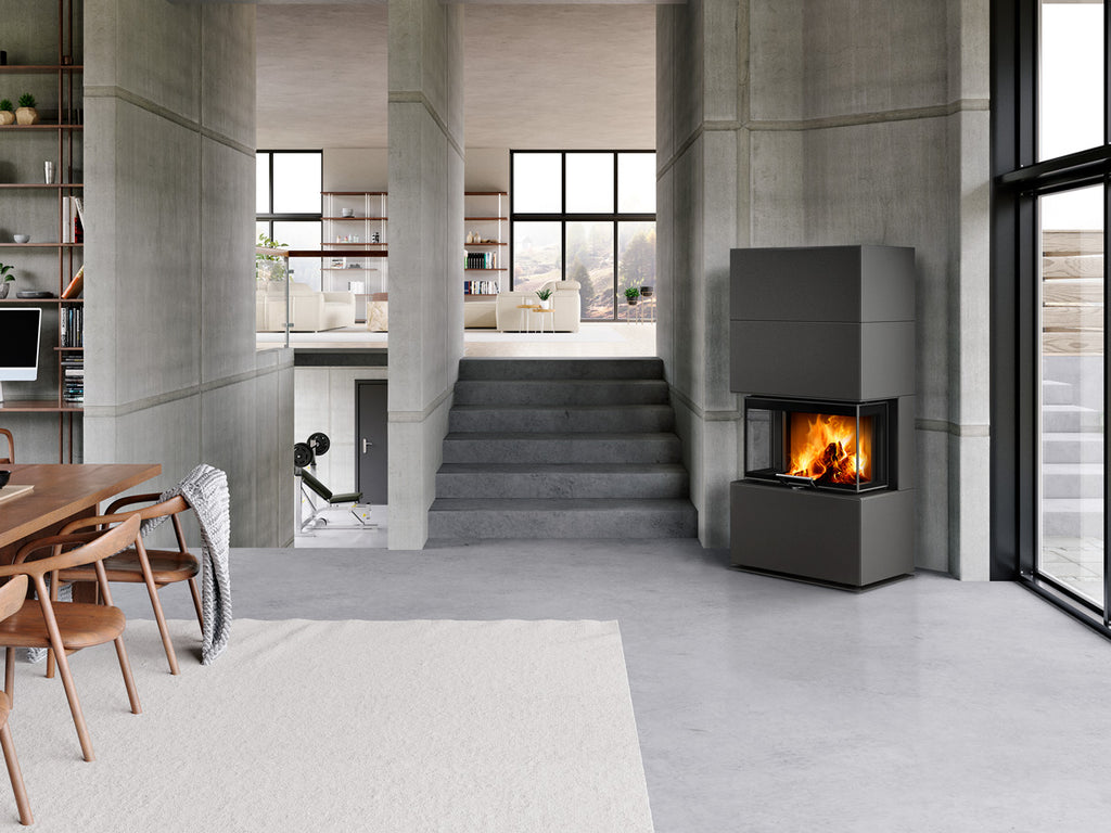 Semineu modular, negru, geam cu trei laturi, montat in living modern cu accente industriale si pereti cu aspect de beton