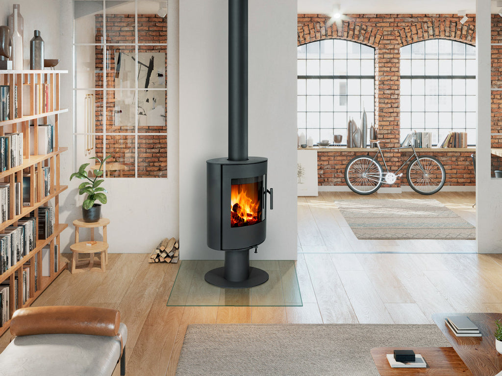 Soba pe lemne rotativa EVORA T 30 neagra design oval in living open space cu decor industrial si caramida