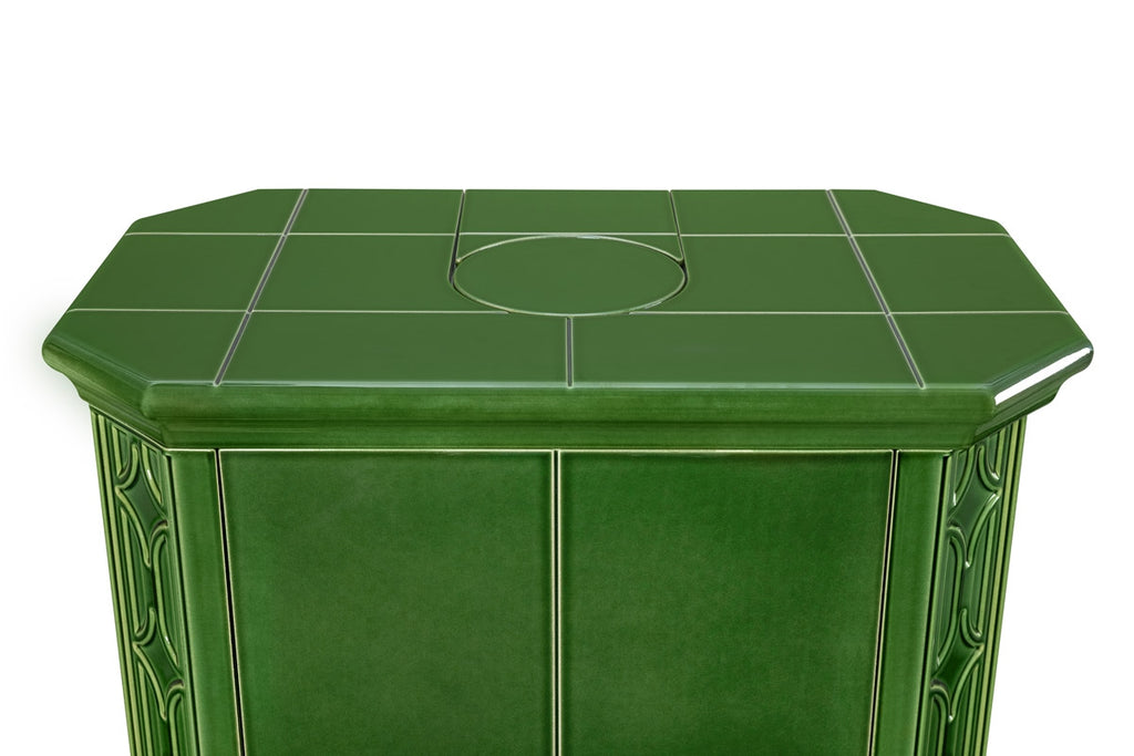 Detaliu finisaj in partea superioara a sobei pe lemne Gremio 4 cu teracota verde