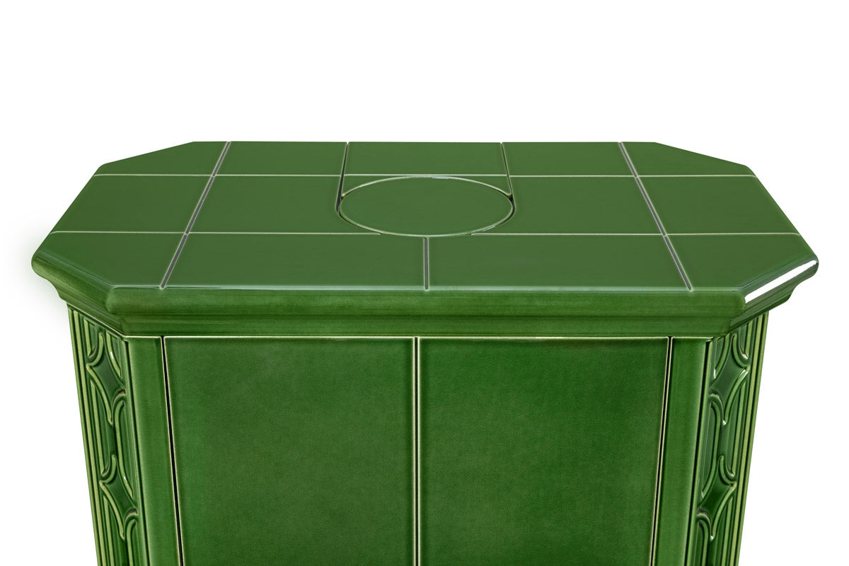 Detaliu finisaj in partea superioara a sobei pe lemne Gremio 4 cu teracota verde