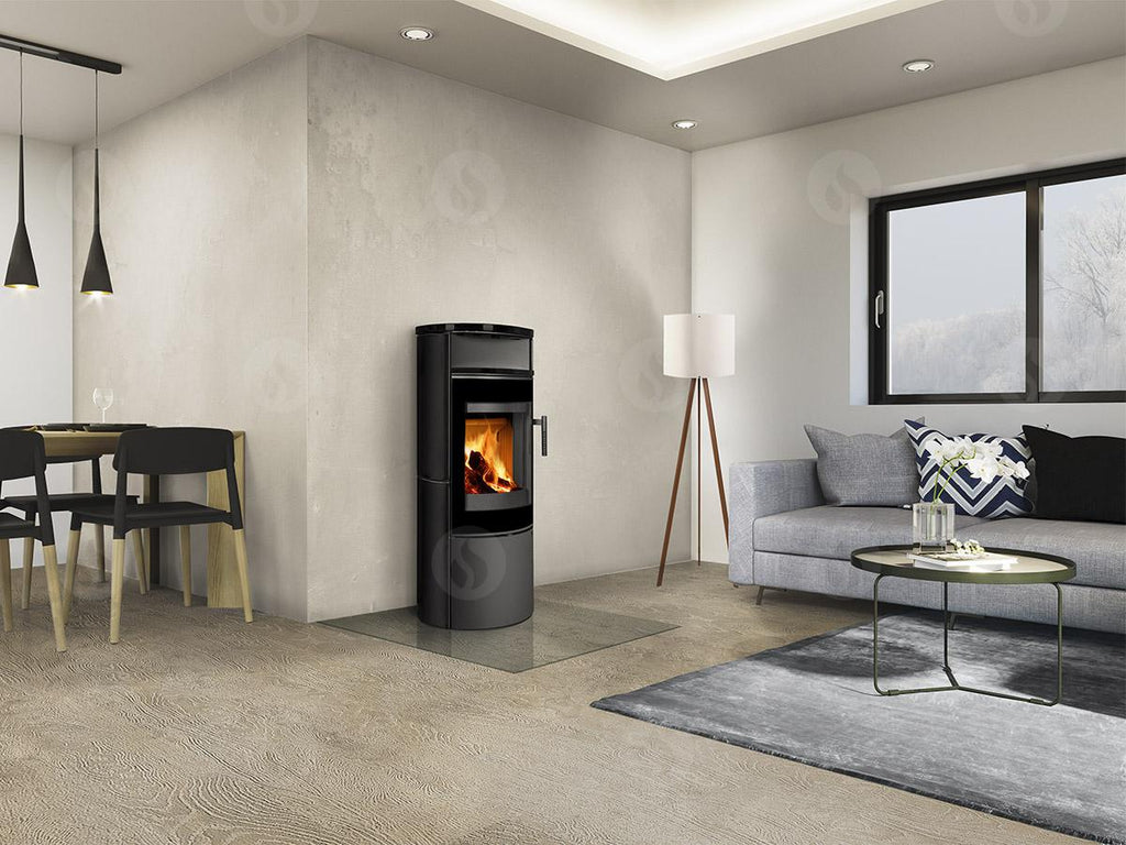 Soba pe lemne Lugano 01, metalica, placata cu piatra neagra instalata in decor interior modern