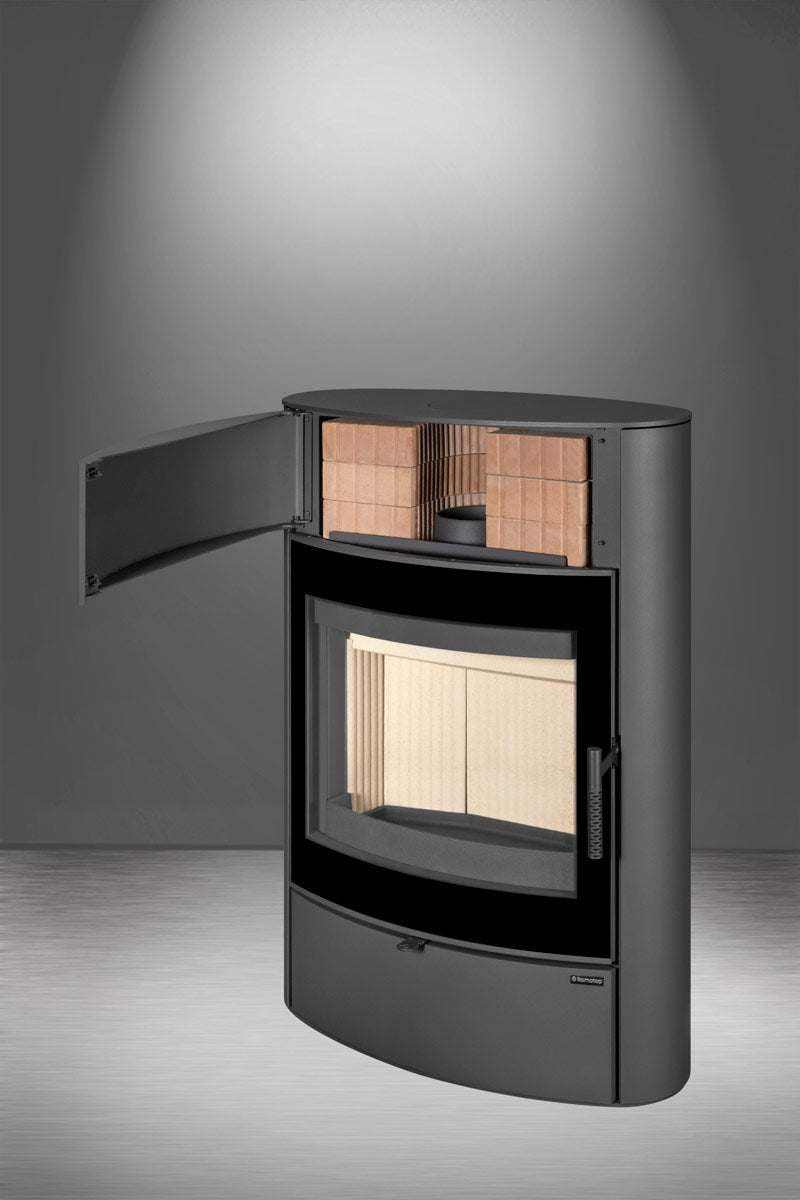 Detaliu interior cu placi de acumulare caldura montate in soba metalica Navia G H