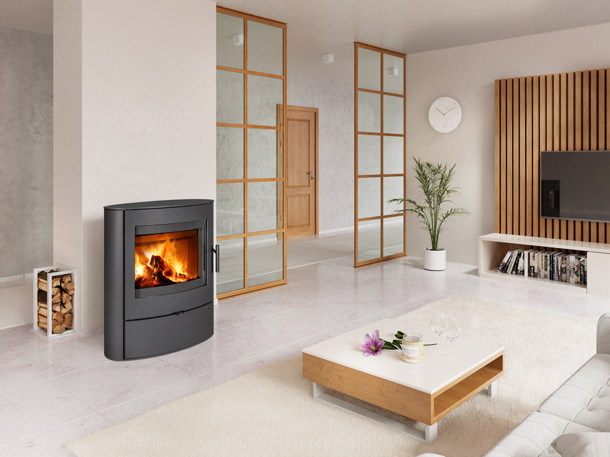 Soba metalica Navia 30 instalata intr-un ambient modern cu accente de stil japandi