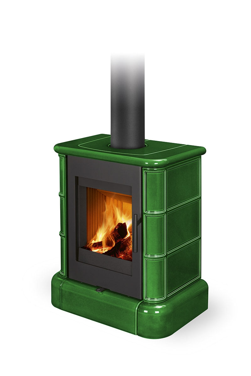 Soba lemne SIENA, verde, cu forma dreptunghiulara si finisaj ceramic lucios. Usa de sticla neagra, maner metalic, foc de lemne vizibil. Cos de fum negru.