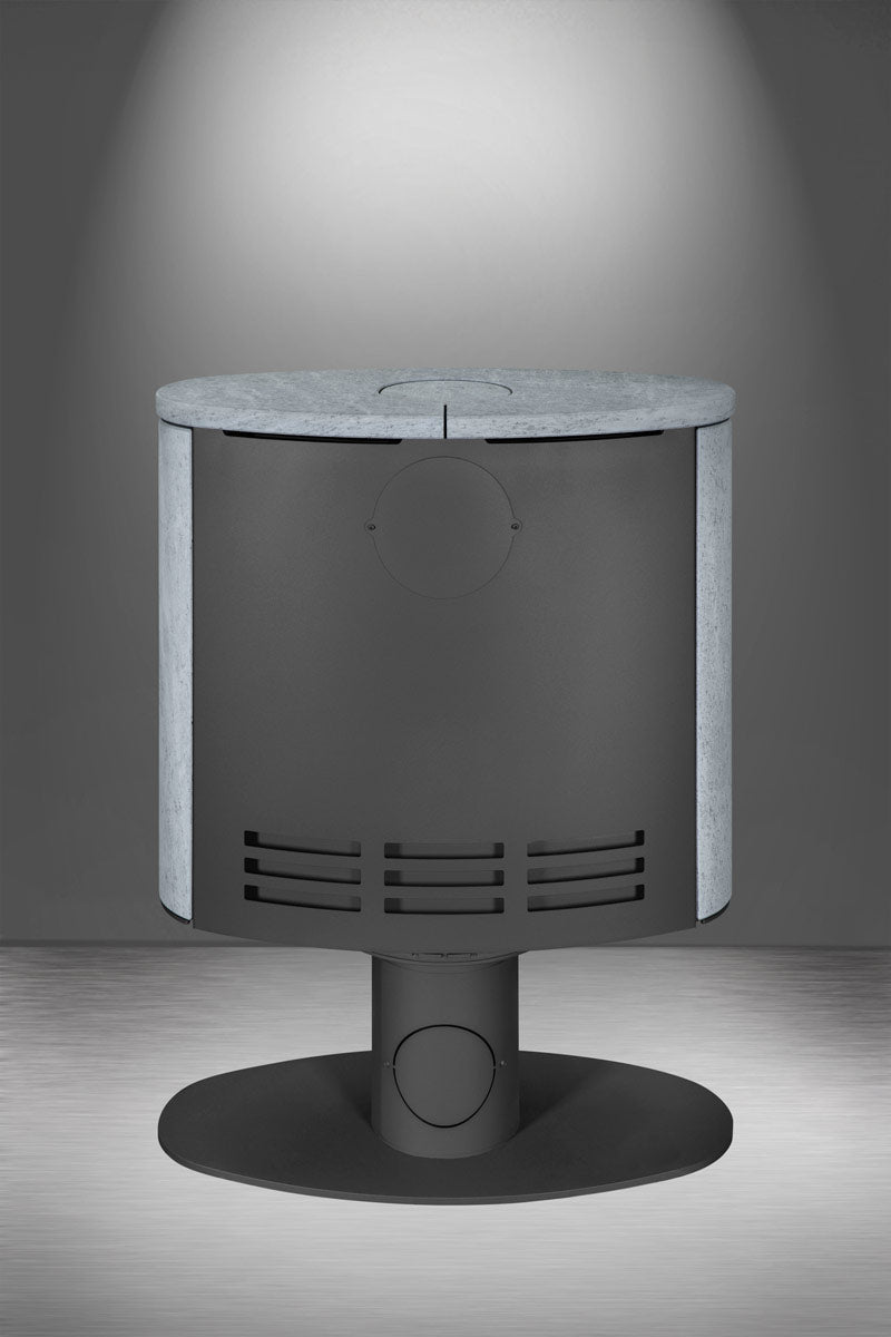 Soba lemne STROMBOLI T 20, forma cilindrica, corp metal antracit. Panouri laterale si top din piatra gri deschis. Usa frontala metalica, fante aerisire.
